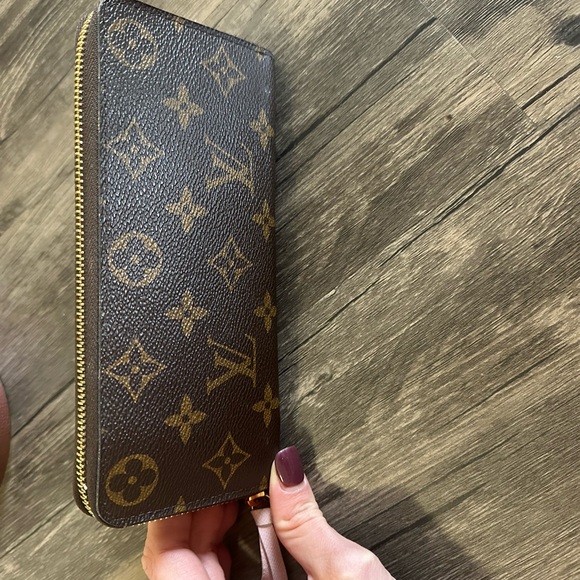 Louis Vuitton Monogram Wallet - Picture 6 of 9